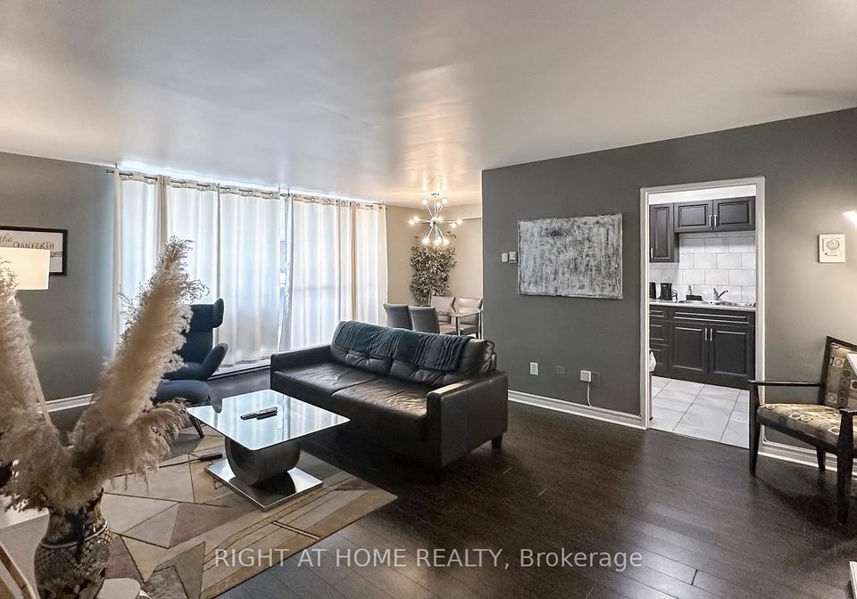 5-massey-square-east-york-ontario-e12720518