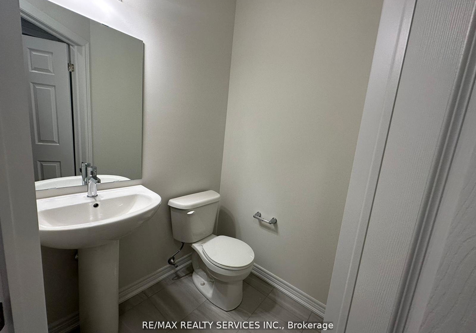 93-air-dancer-crescent-oshawa-ontario-e12728814