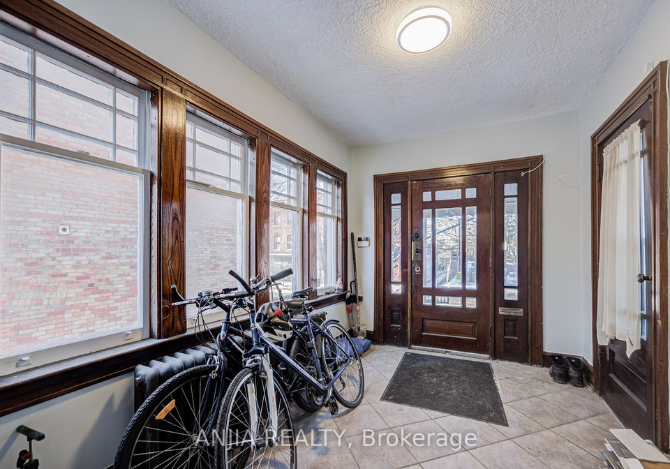 7-linnsmore-crescent-east-york-ontario-e12729844