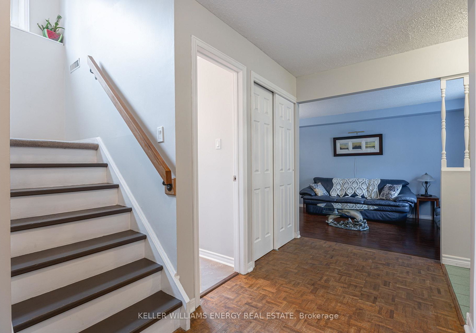 17-barrow-court-whitby-ontario-e12733158