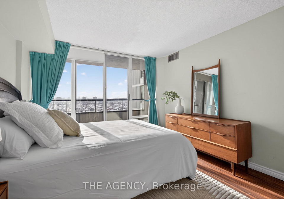 330-alton-towers-circle-scarborough-ontario-e12734674