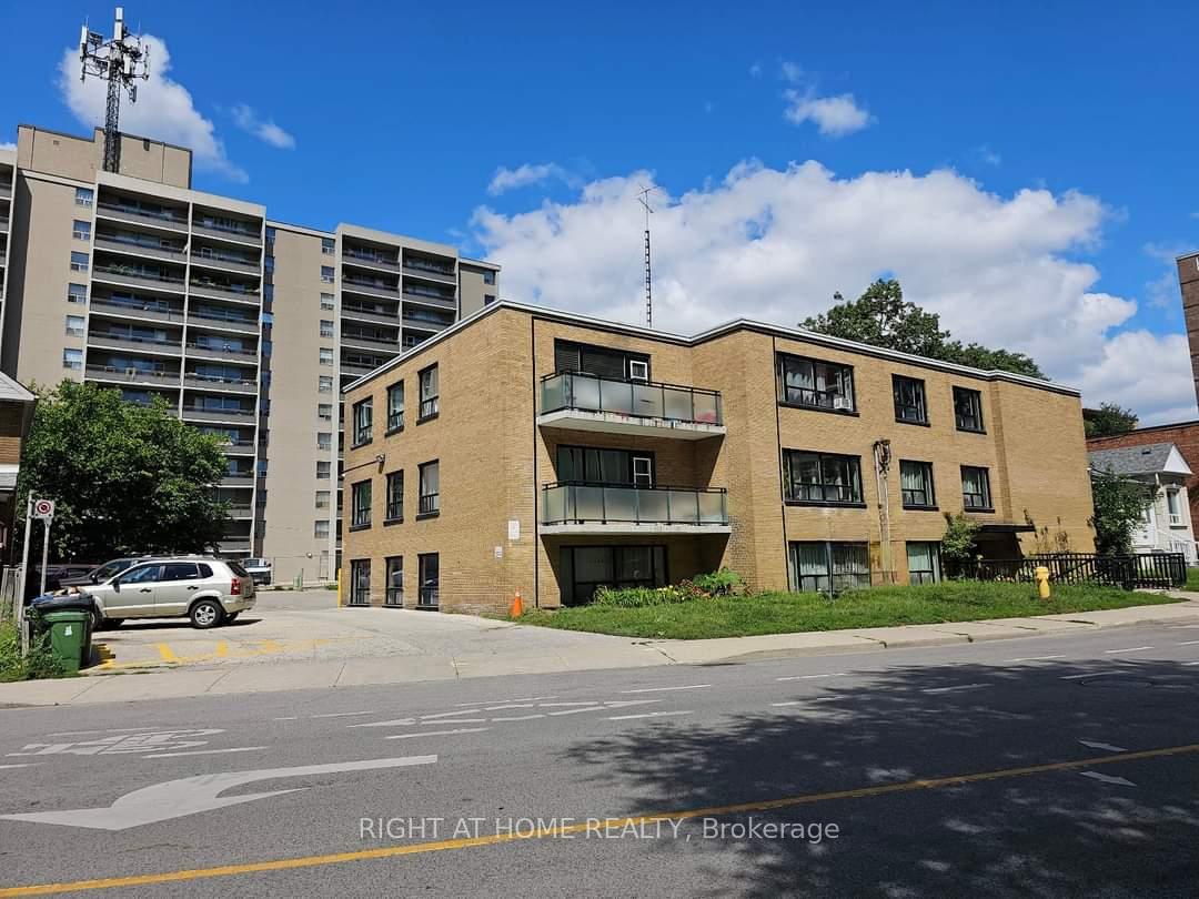 20-cosburn-avenue-east-york-ontario-e12737782