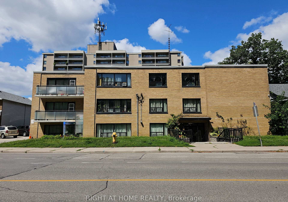 20-cosburn-avenue-east-york-ontario-e12737782