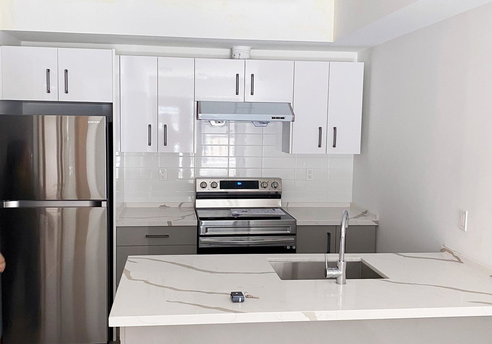 60-morecambe-gate-scarborough-ontario-e12738684