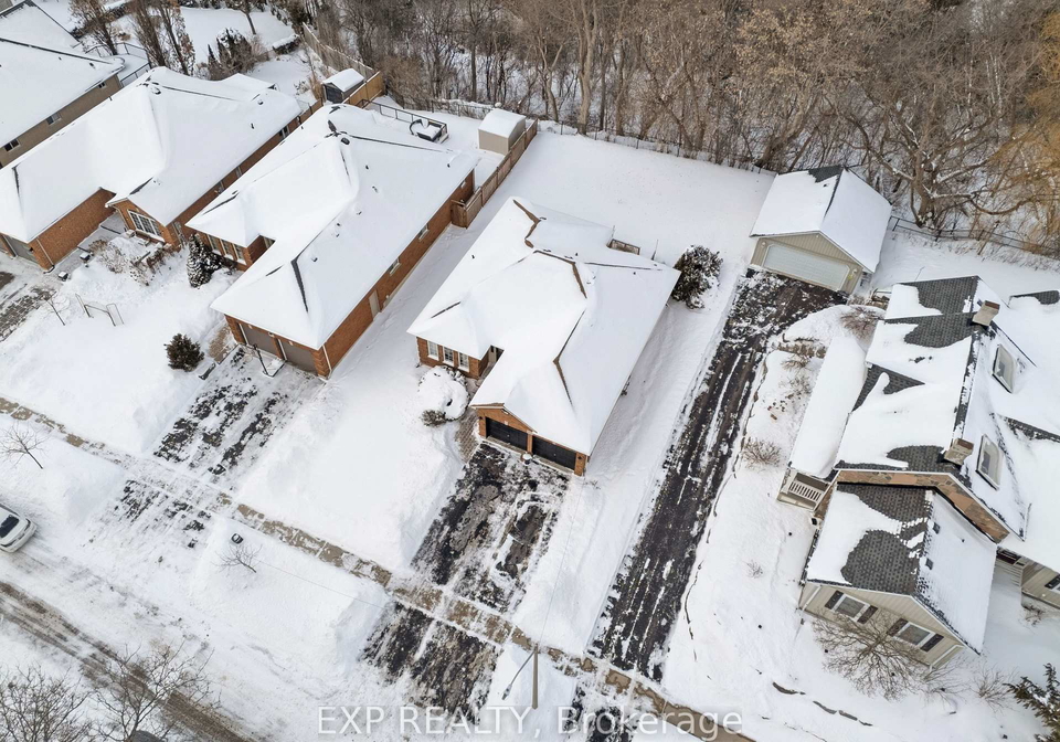 1036-stone-cottage-crescent-oshawa-ontario-e12738956