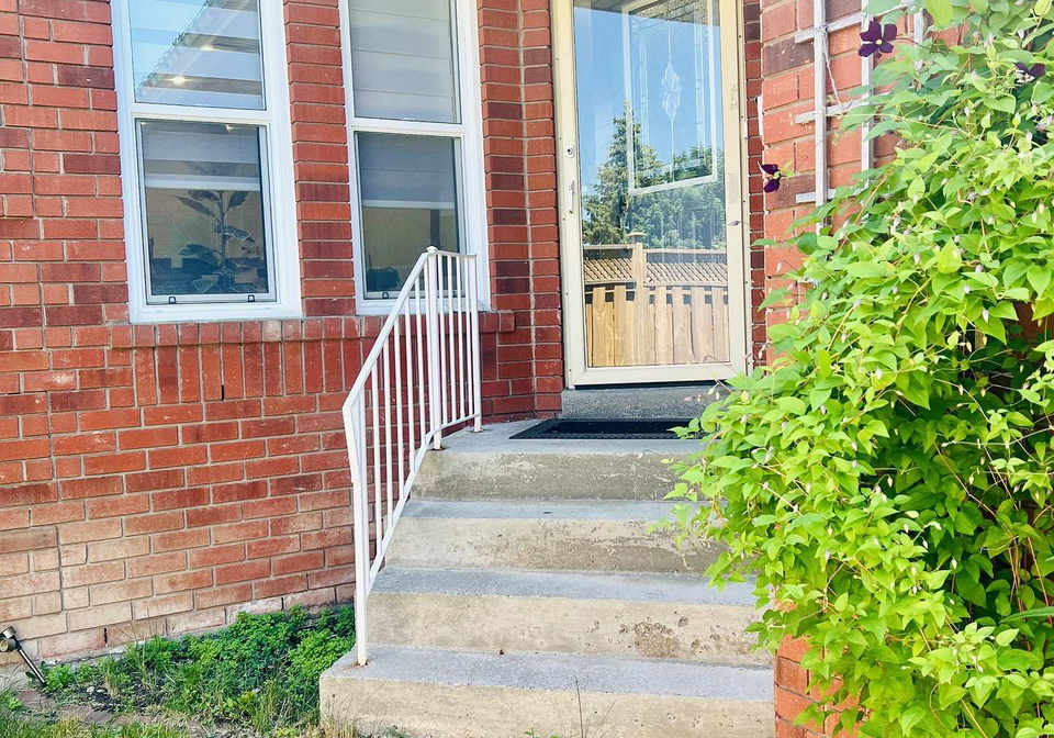 2-sable-crescent-whitby-ontario-e12740884