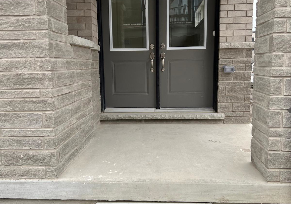 1-broylio-lane-ajax-ontario-e12741024