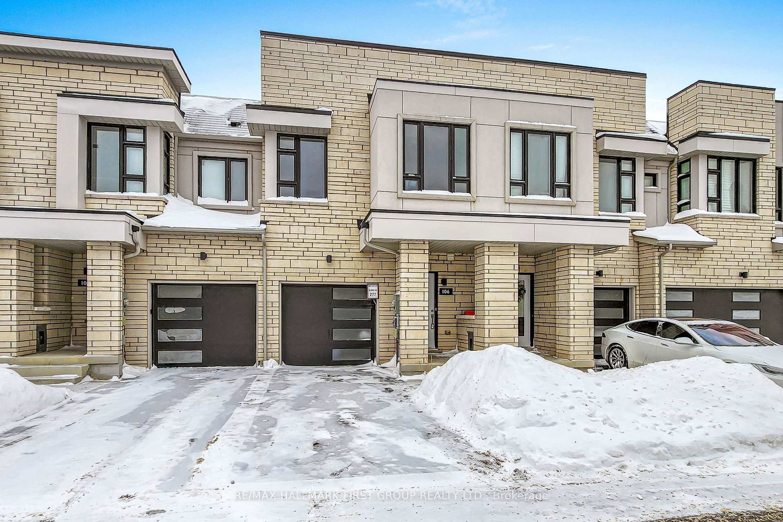 106-caspian-square-clarington-ontario-e12741948