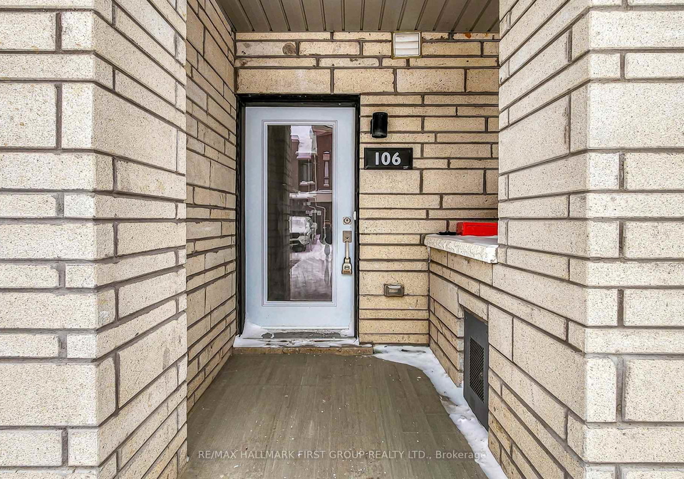 106-caspian-square-clarington-ontario-e12741948