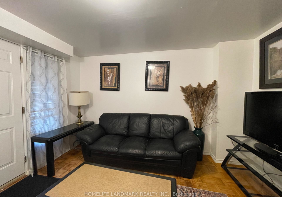 4-blue-eagle-trail-scarborough-ontario-e12745618
