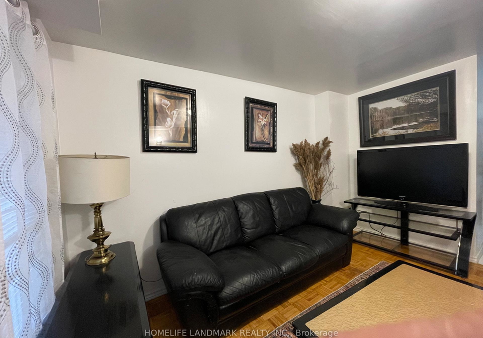 4-blue-eagle-trail-scarborough-ontario-e12745618