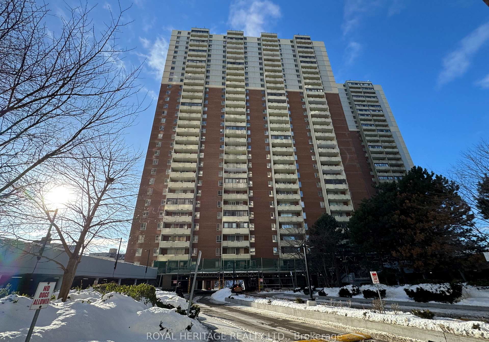 1-massey-square-east-york-ontario-e12745716