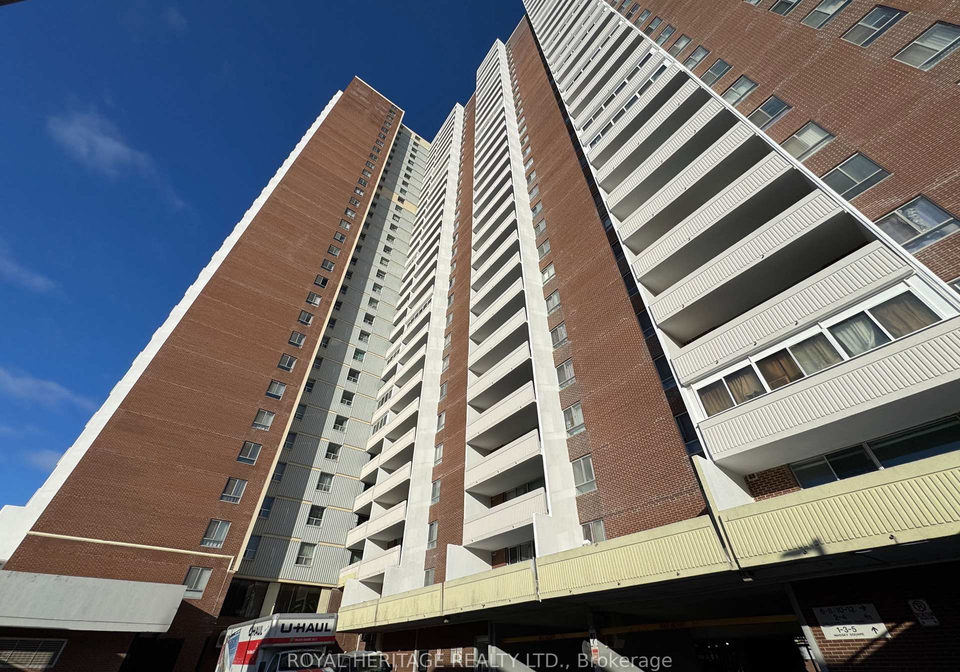 1-massey-square-east-york-ontario-e12745716