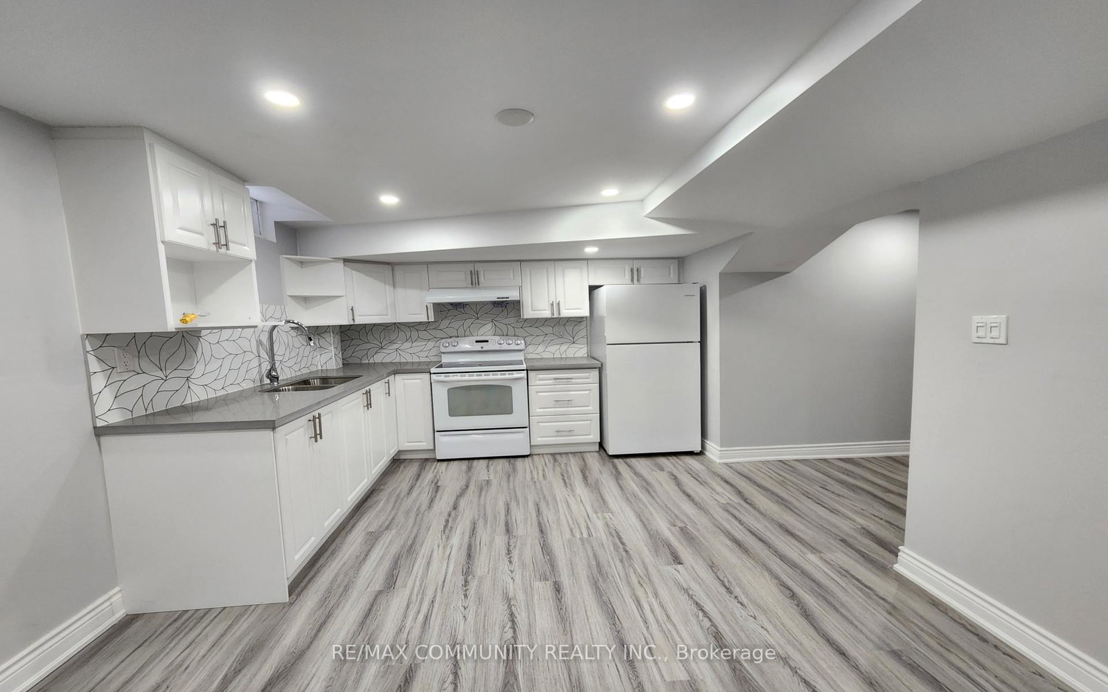 1004-maury-crescent-pickering-ontario-e12747236