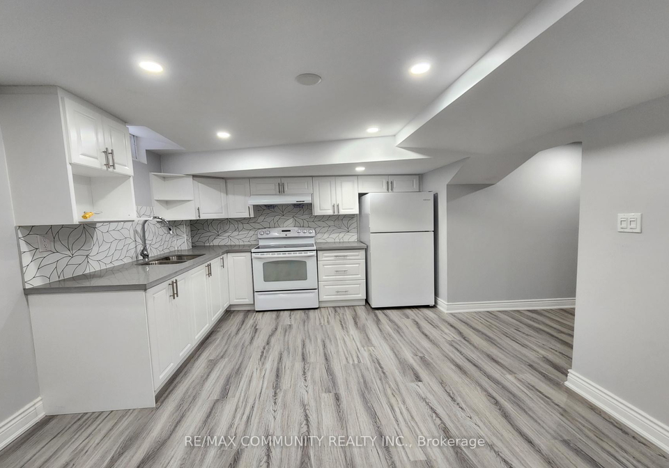 1004-maury-crescent-pickering-ontario-e12747236