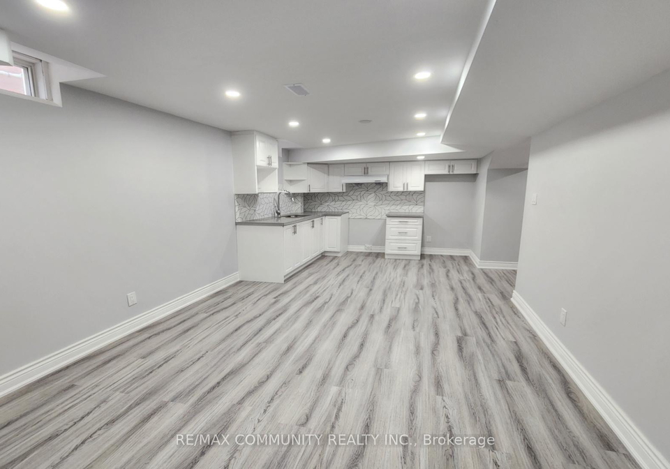 1004-maury-crescent-pickering-ontario-e12747236