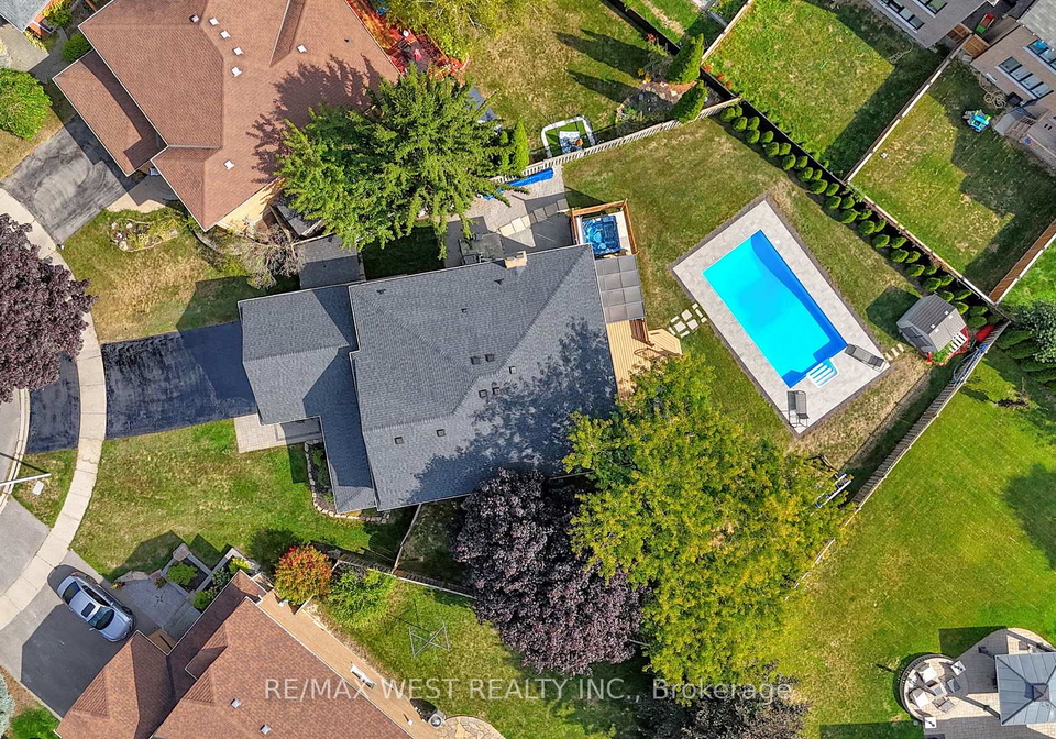 32-falstaff-crescent-whitby-ontario-e12748286