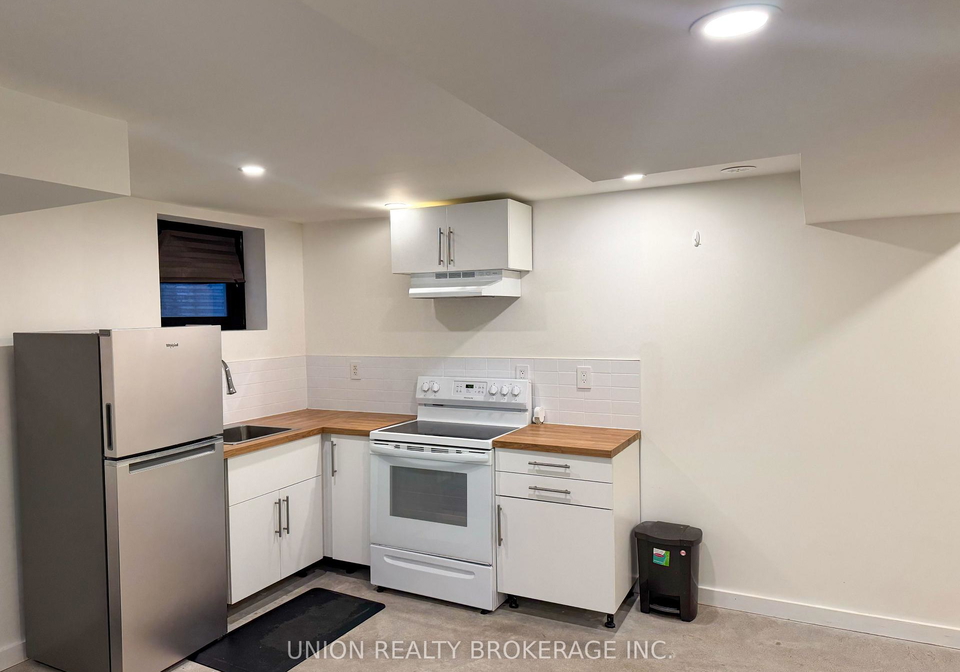 27-barbara-crescent-east-york-ontario-e12748864