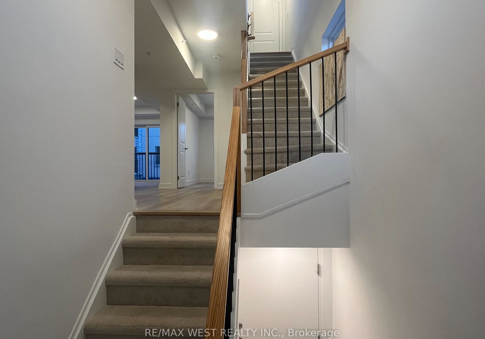 200-railway-engine-house-way-whitby-ontario-e12750682