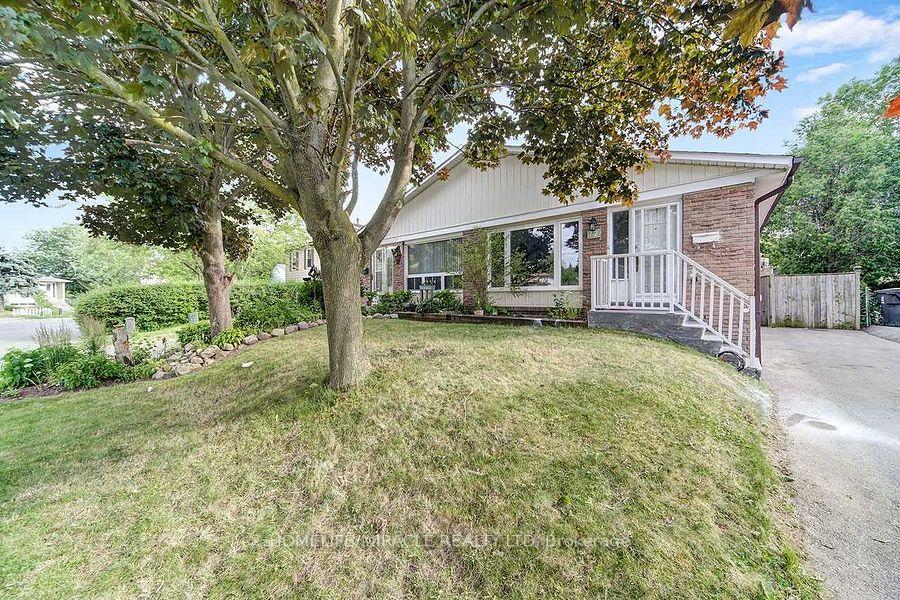 72-lowry-square-scarborough-ontario-e12750830