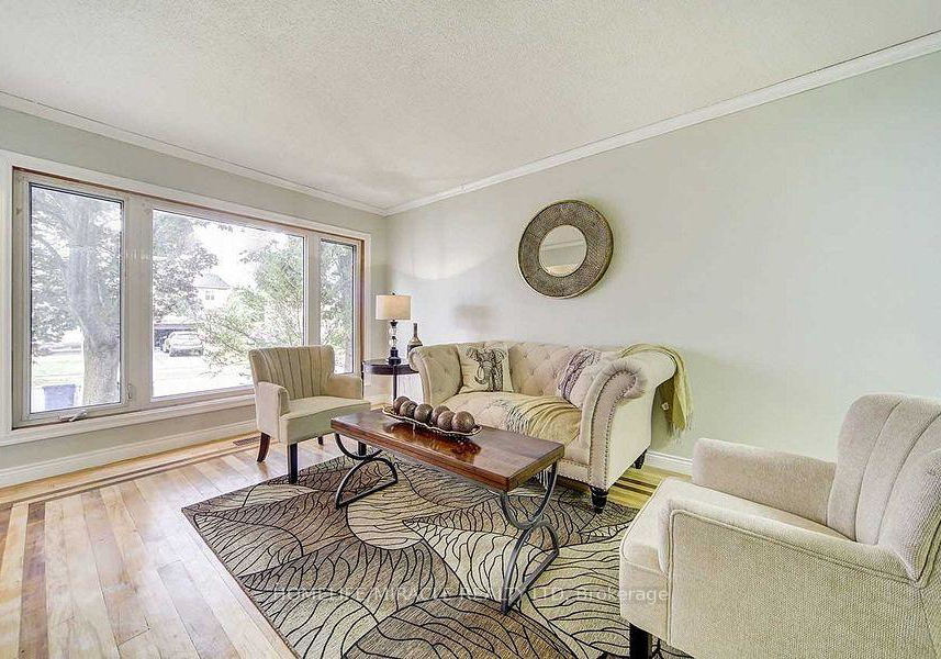 72-lowry-square-scarborough-ontario-e12750830