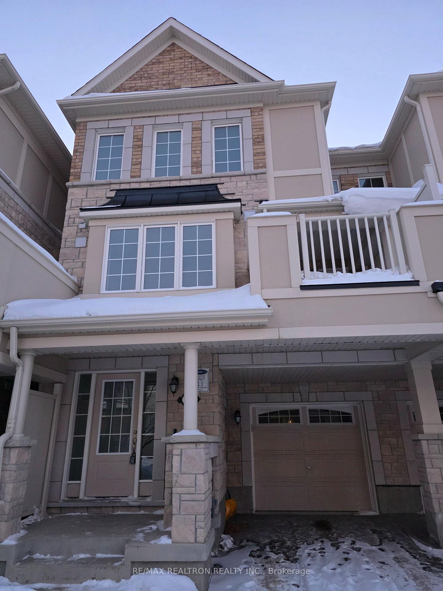 2495-fall-harvest-crescent-pickering-ontario-e12750930