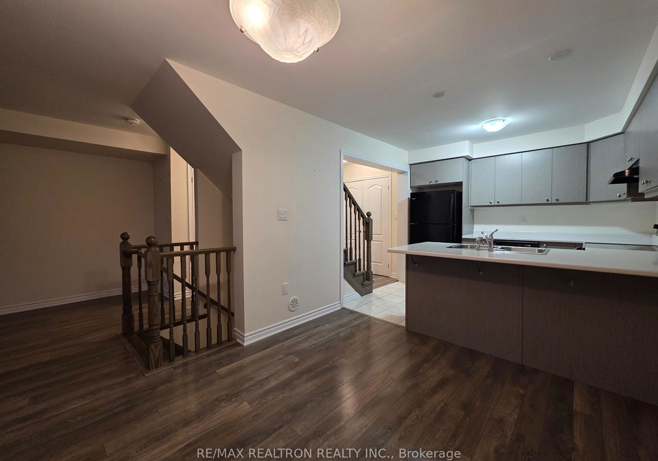 2495-fall-harvest-crescent-pickering-ontario-e12750930