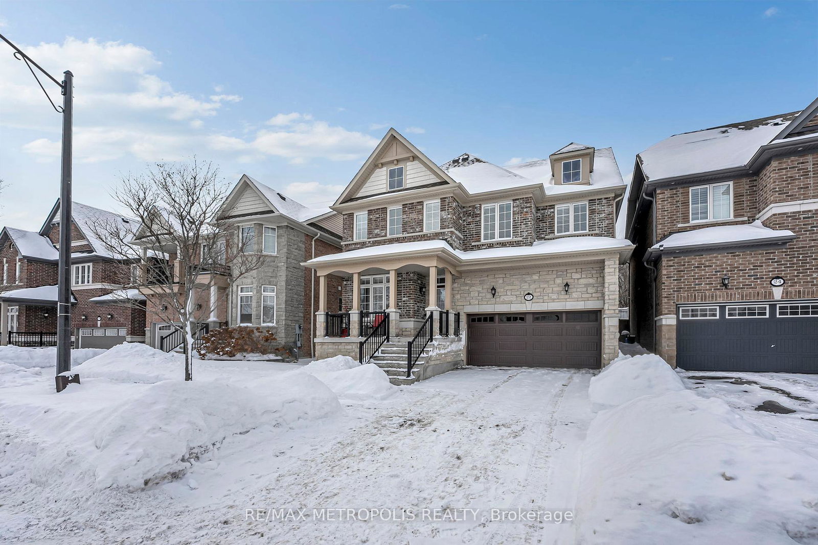 22-bignell-crescent-ajax-ontario-e12753472