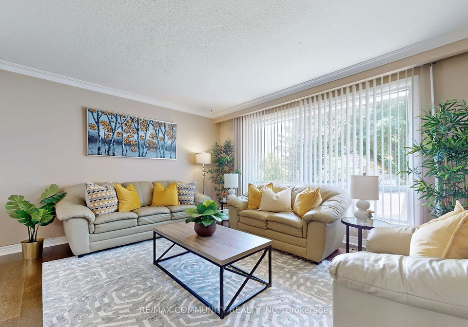 1-applefield-drive-scarborough-ontario-e12755598