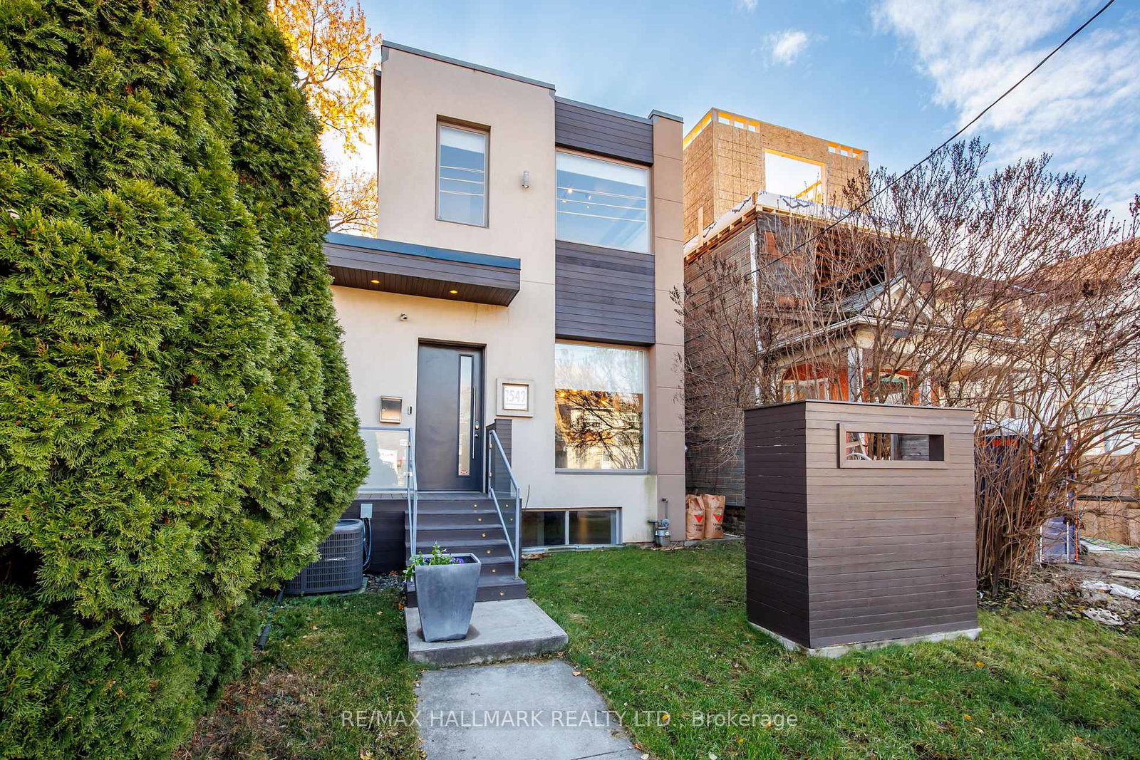 1549-dundas-street-e-toronto-ontario-e12755822