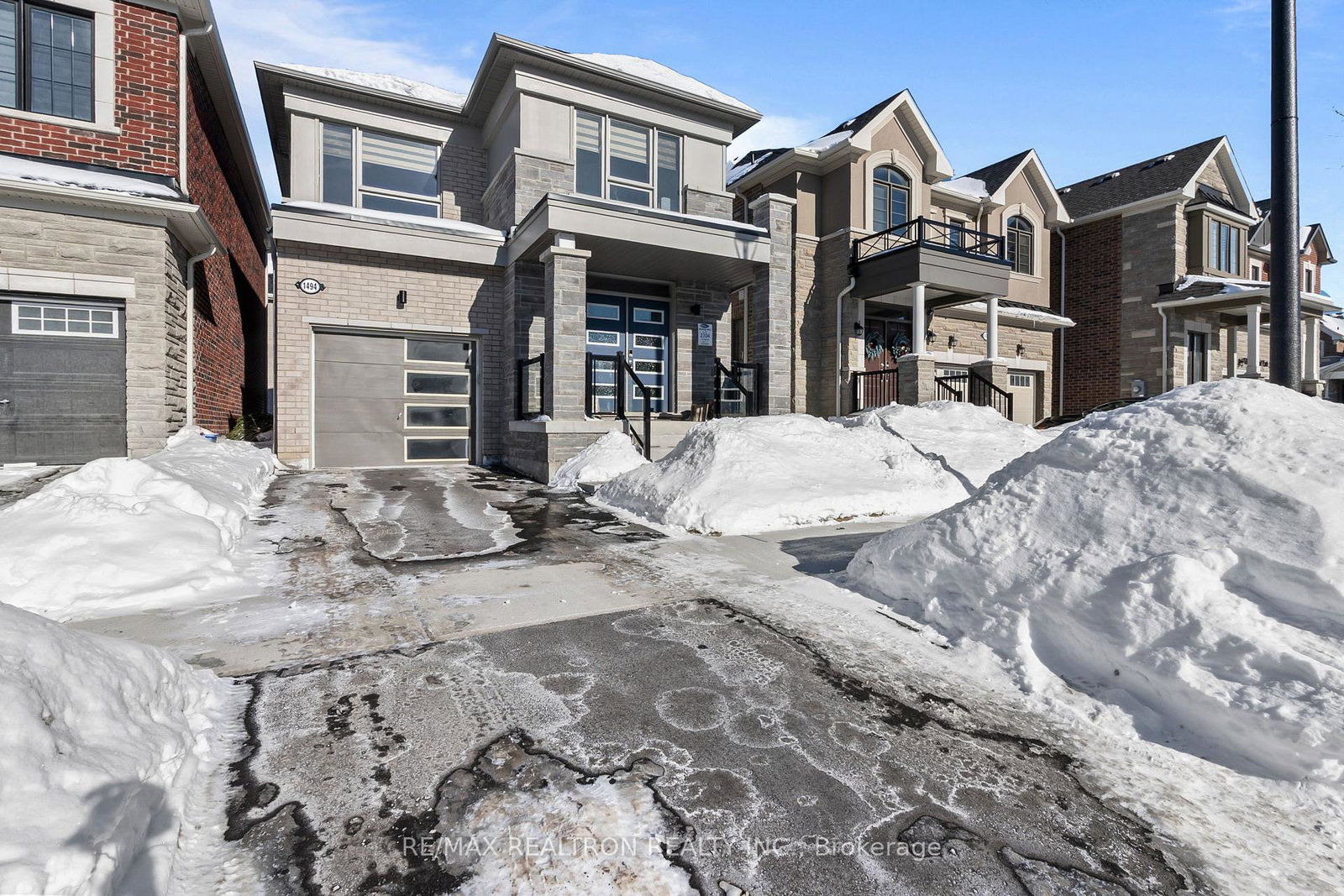 1494-hawktail-path-pickering-ontario-e12756112
