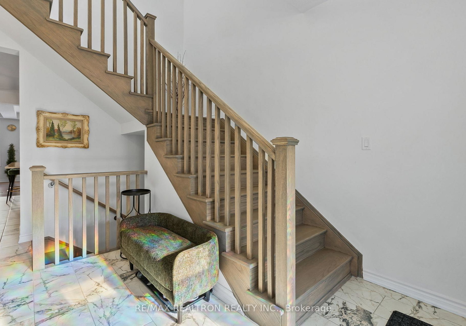 1494-hawktail-path-pickering-ontario-e12756112