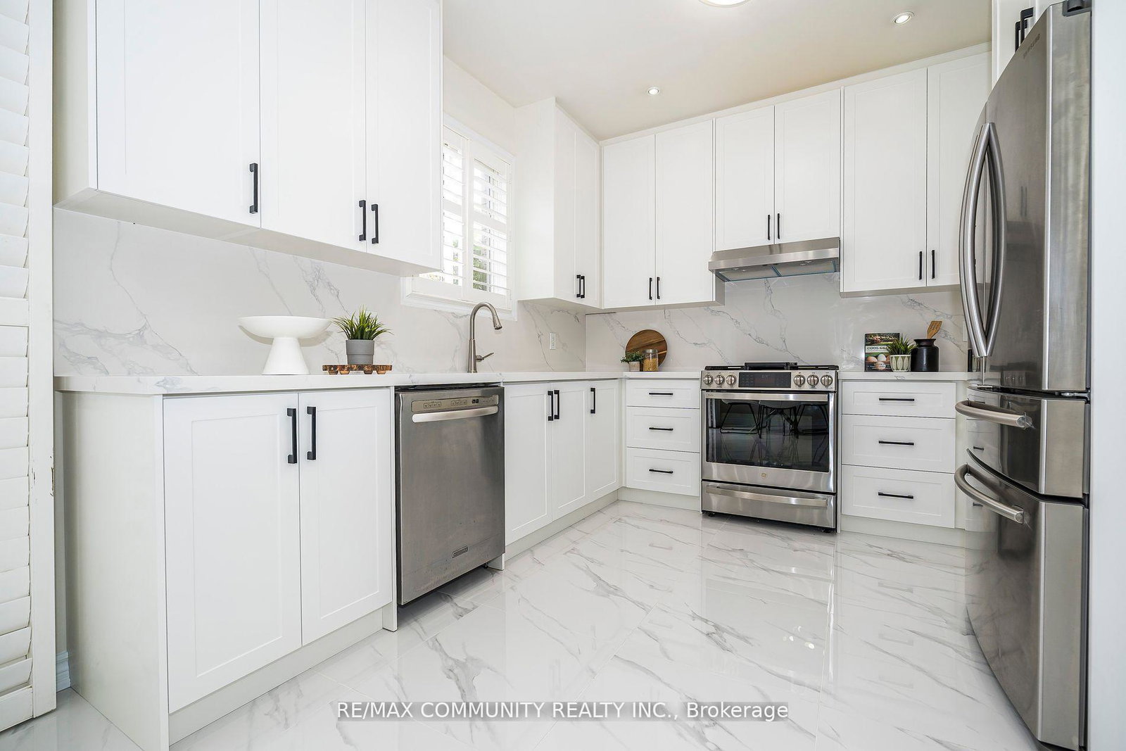 7-cragg-crescent-ajax-ontario-e12759658