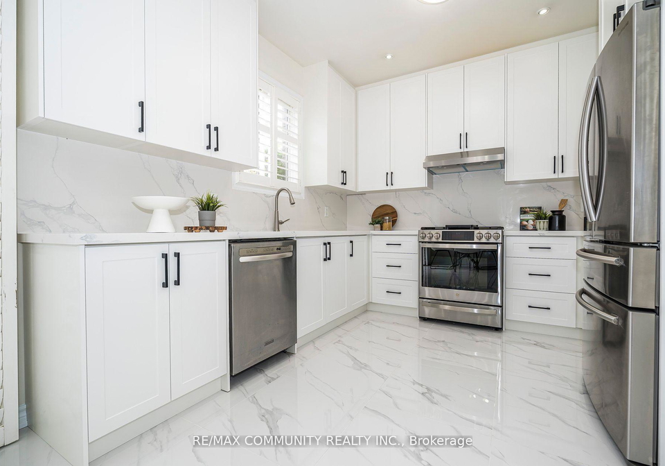 7-cragg-crescent-ajax-ontario-e12759658