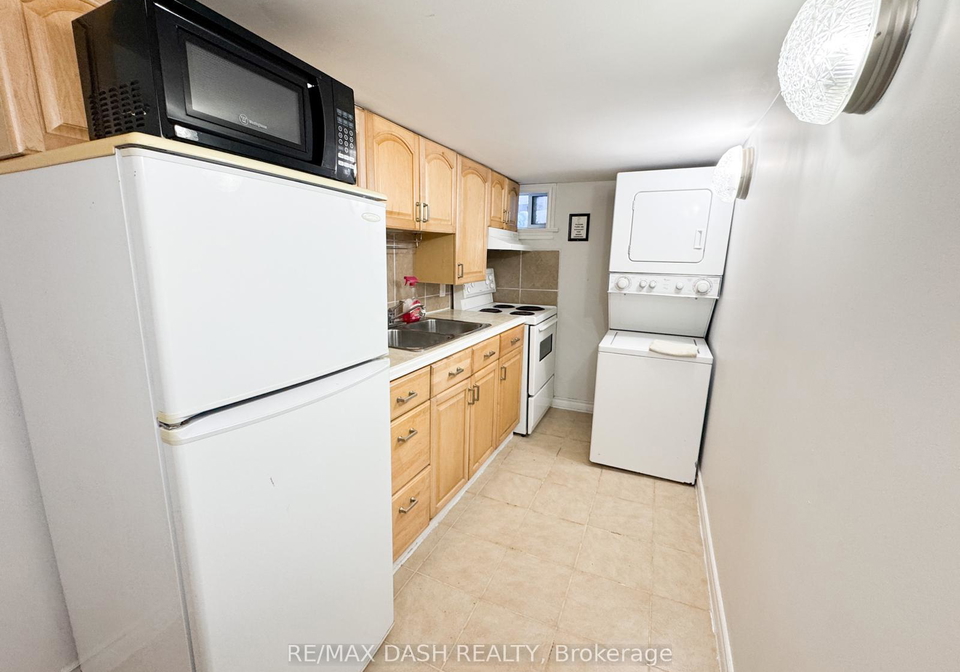 1529-queen-street-e-toronto-ontario-e12761476