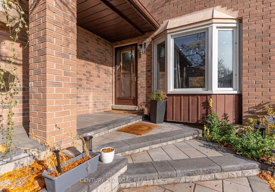 28-upland-drive-whitby-ontario-e12762882