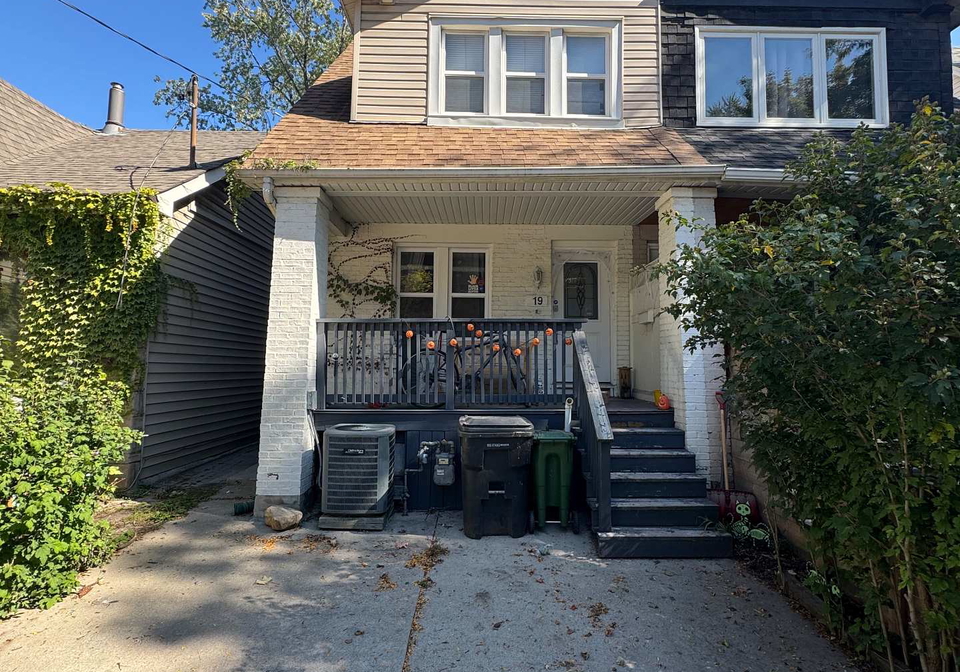 19-lewis-street-toronto-ontario-e12764846