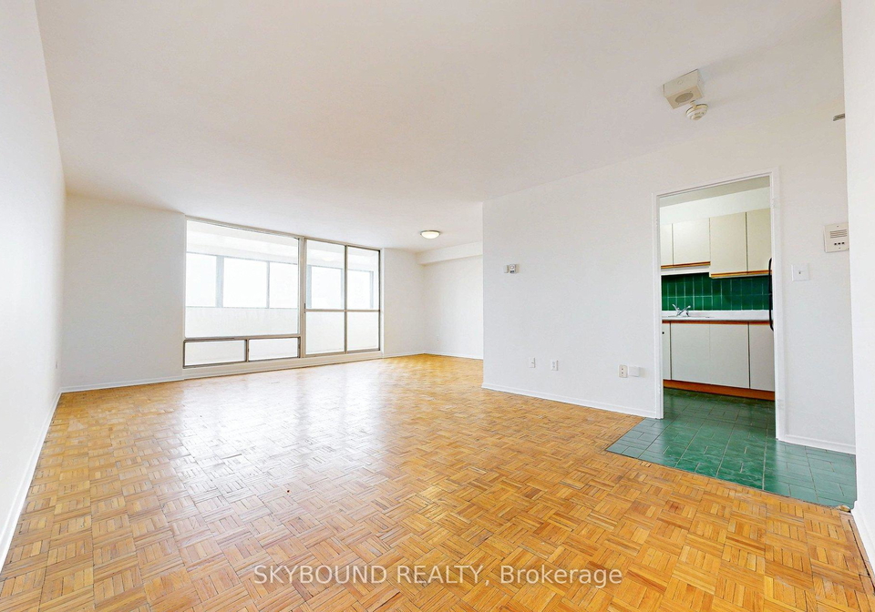 1-massey-square-east-york-ontario-e12766150