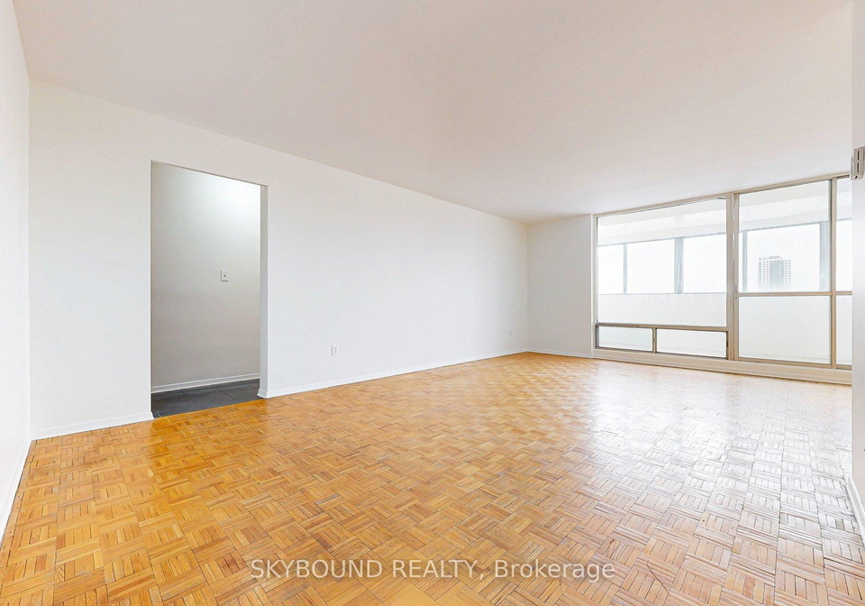 1-massey-square-east-york-ontario-e12766150