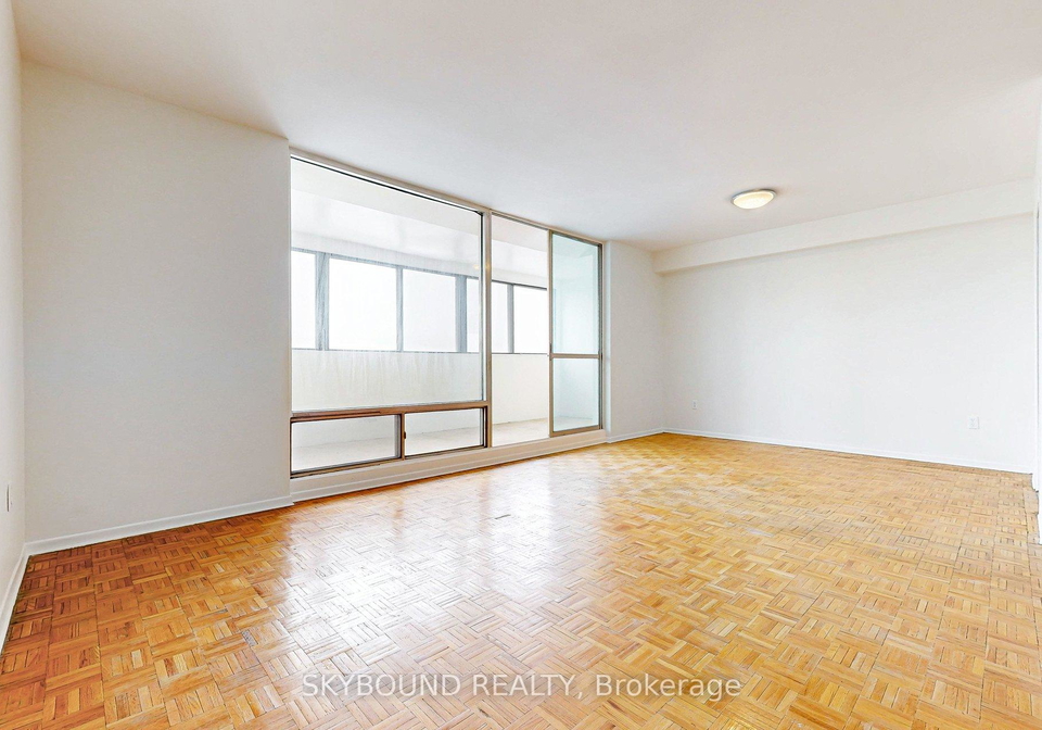 1-massey-square-east-york-ontario-e12766150