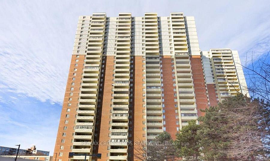 1-massey-square-east-york-ontario-e12766174