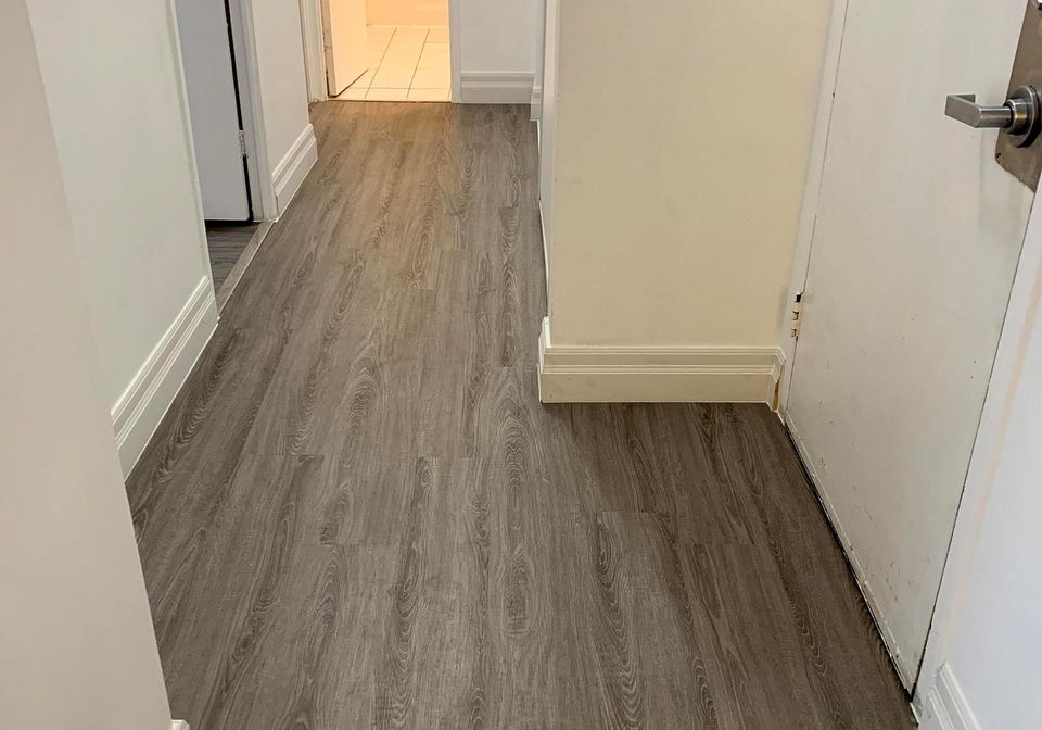 1-massey-square-east-york-ontario-e12767862