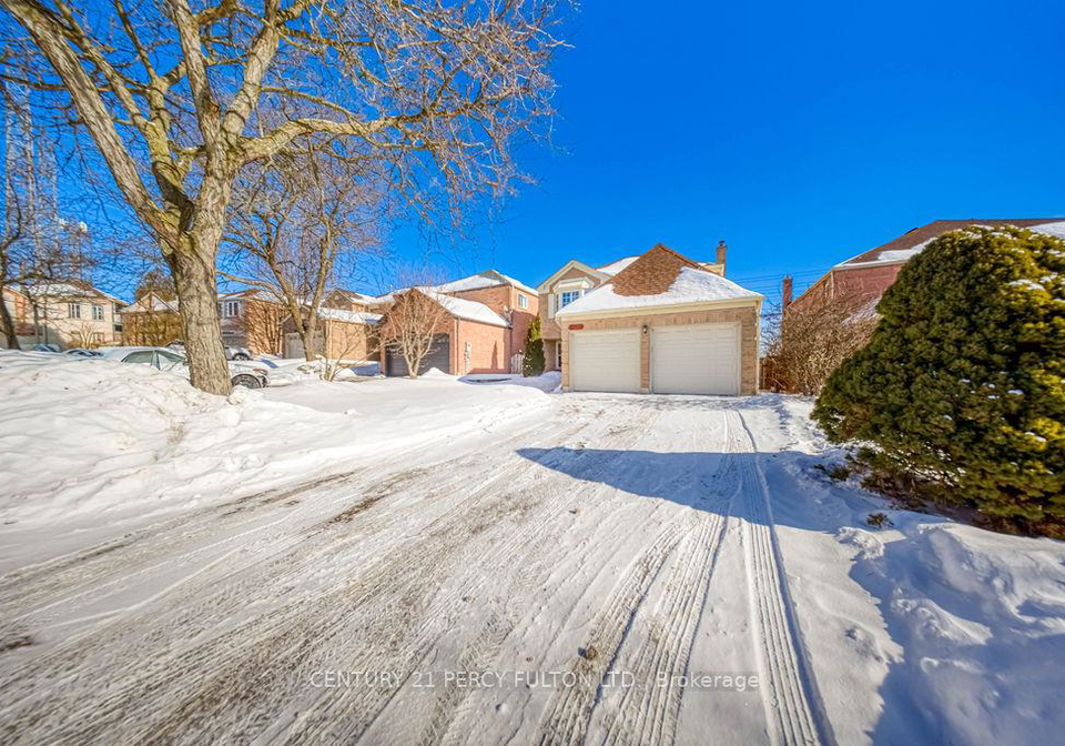 1037-maury-crescent-pickering-ontario-e12769822