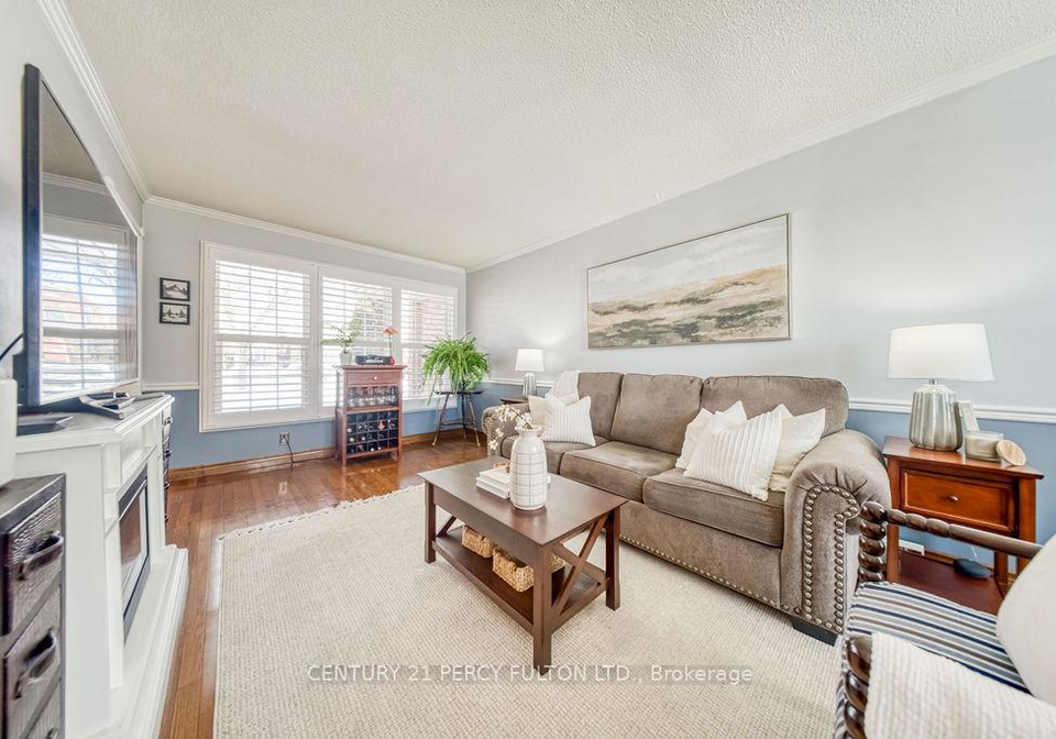1037-maury-crescent-pickering-ontario-e12769822