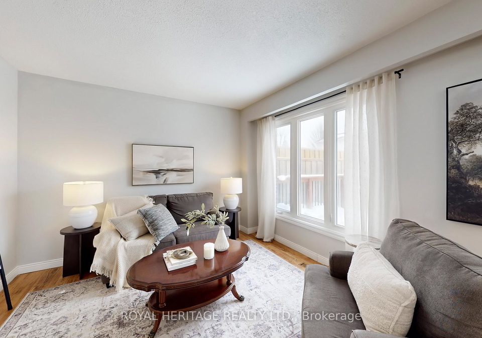 8-burden-crescent-ajax-ontario-e12770442