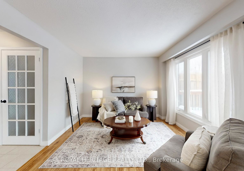 8-burden-crescent-ajax-ontario-e12770442