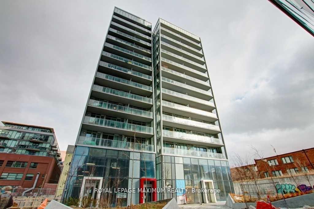 25-baseball-place-toronto-ontario-e12771322