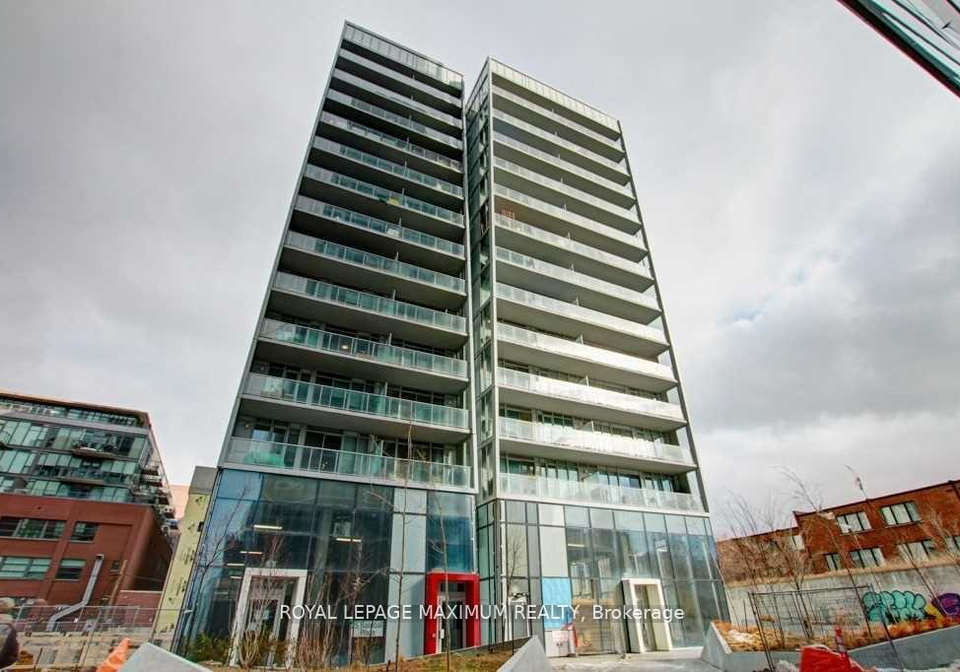25-baseball-place-toronto-ontario-e12771322