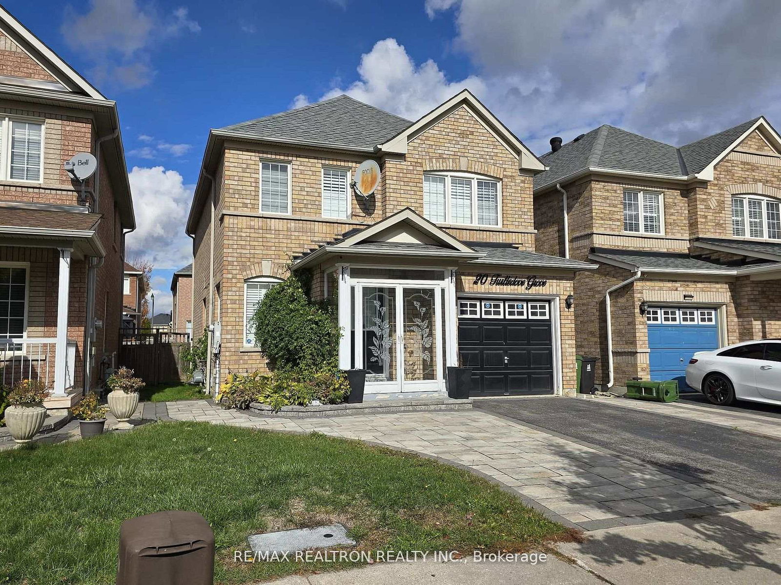 20-turtledove-grove-scarborough-ontario-e12772918