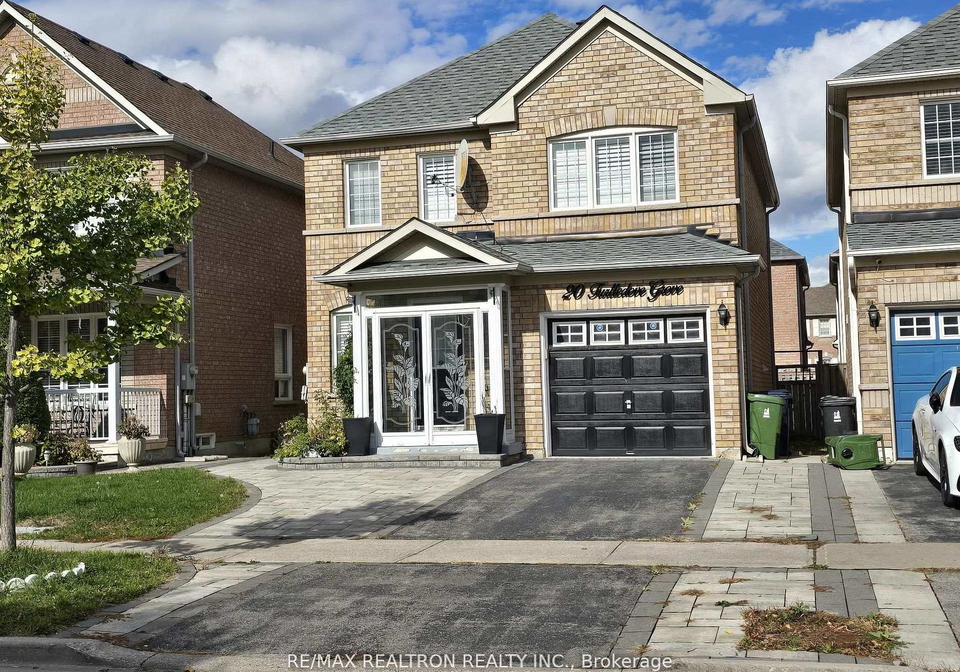 20-turtledove-grove-scarborough-ontario-e12772918